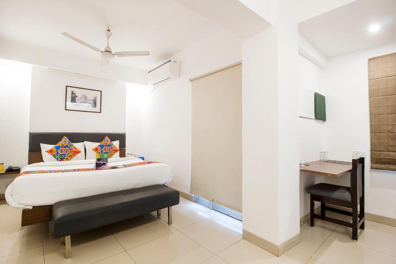 Hotel Fabexpress Kalyan - Nr Dairy Dan Circle Vadodara Esterno foto
