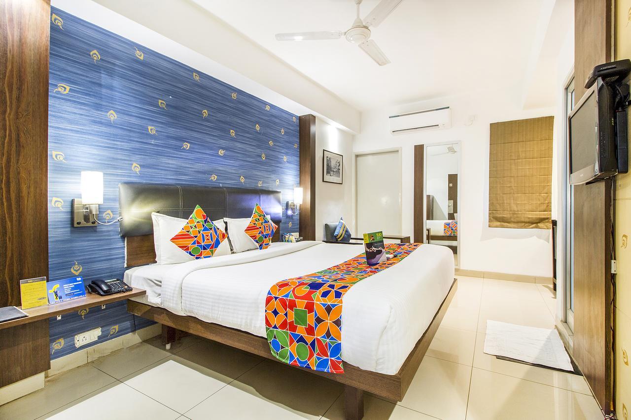 Hotel Fabexpress Kalyan - Nr Dairy Dan Circle Vadodara Esterno foto