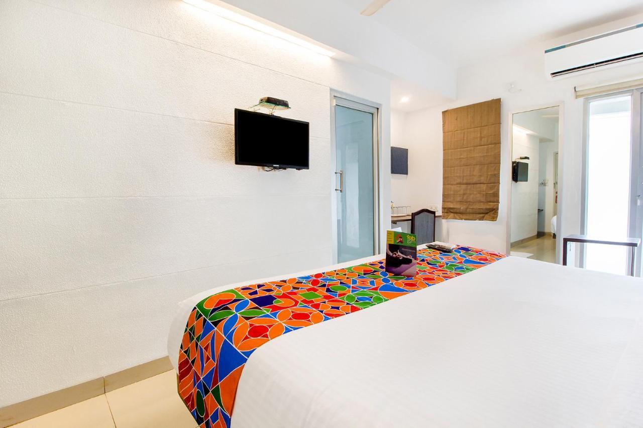 Hotel Fabexpress Kalyan - Nr Dairy Dan Circle Vadodara Esterno foto