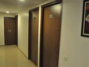 Hotel Fabexpress Kalyan - Nr Dairy Dan Circle Vadodara Esterno foto